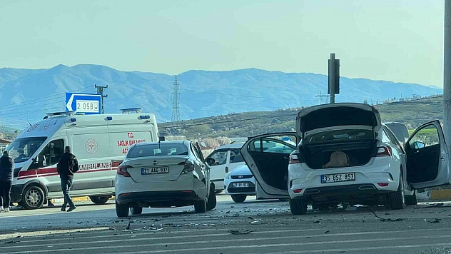 Elazığ'da Trafik Kazası: 6 Yaralı