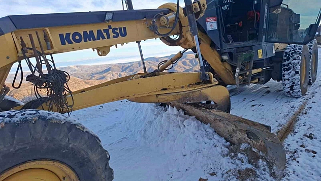 Elazığ İl Özel İdaresi, karla mücadele çalışmalarına başladı.