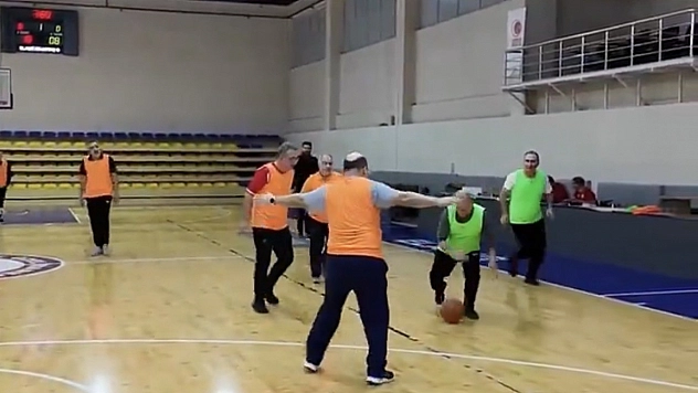 Elazığ Protokolü Basketbol Maçında Bir Araya Geldi