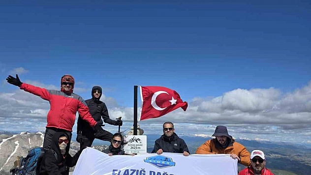 19 Mayıs İçin Elazığ'ın Zirvesine Tırmandılar