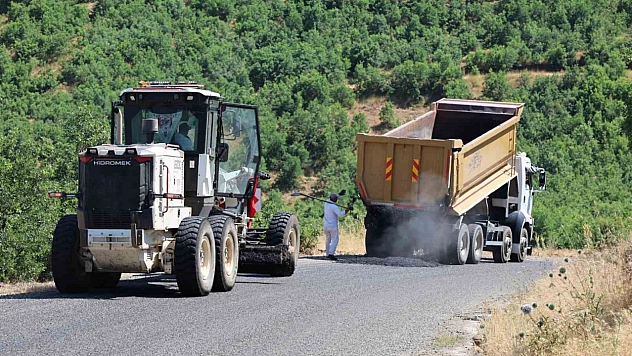 Elazığ'ın Köy Yollarında İyileştirme Çalışmaları Sürüyor