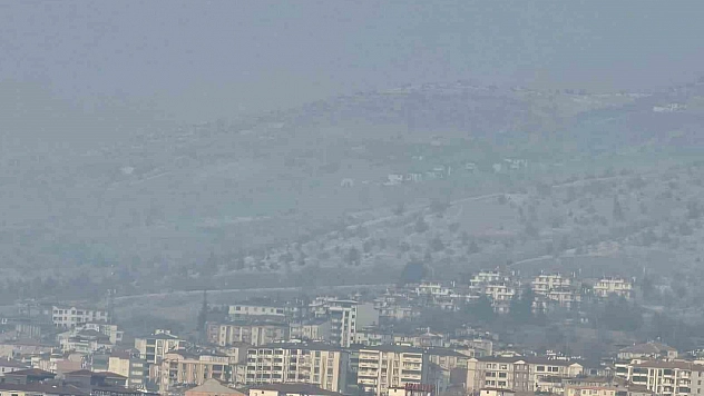 Elazığ'ın yüksek bölgelerinde yoğun sis etkisini gösteriyor.