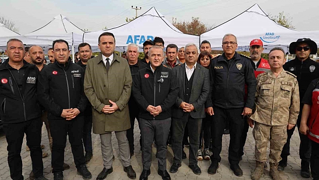 Elazığ Valisi Hatipoğlu, çalışmaların kayıp çocuğun bulunmasına kadar aralıksız devam edeceğini belirtti.