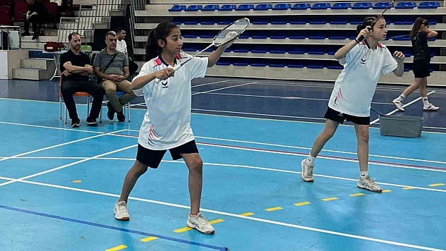 Elazığlı Badmintonculardan Büyük Başarı: Türkiye Finallerindeler