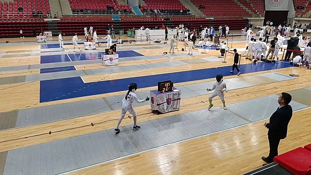 Elazığlı Elif Reyyan, eskrimde Türkiye şampiyonu  oldu.