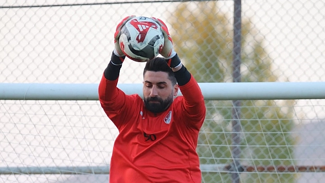 Elazığspor'da kaleci Muammer'e, kendisine yeni bir kulüp bulabilmesi için izin verildi.