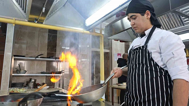 Fabrika gibi çalışan lise: Yılda 19 milyon lira ciro!