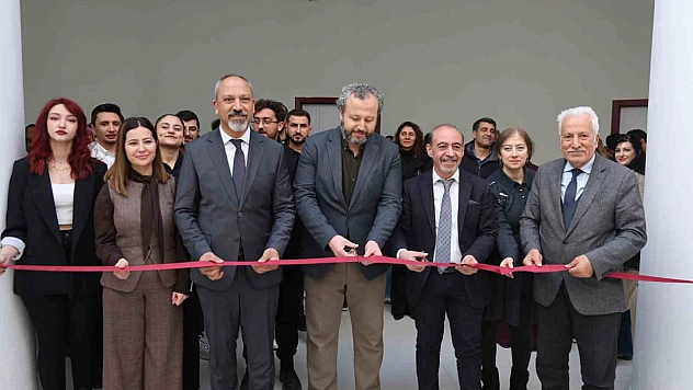 Fırat Üniversitesi'nde 6 Şubat Depremi Sergi ve Konferansla Anıldı