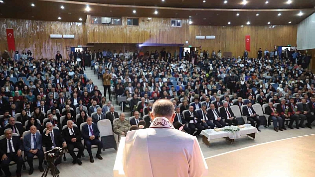 Fırat Üniversitesi'nde akademik yıl açılış töreni gerçekleştirildi.