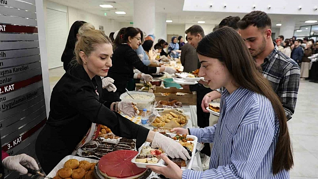 FÜ'de Sınav Öncesi 150 Çeşit Ev Yemeği İkramı