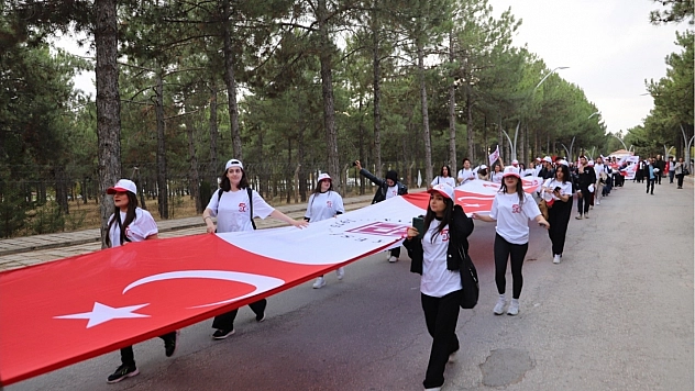 Fırat Üniversitesinde 50. Yıl Yürüyüşü Coşkuyla Gerçekleştirildi.