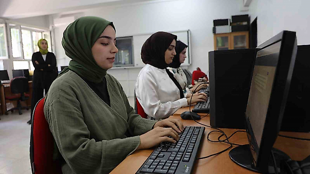 Kâtip Adayları Klavye Kursunda Mesleğe Hazırlanıyor