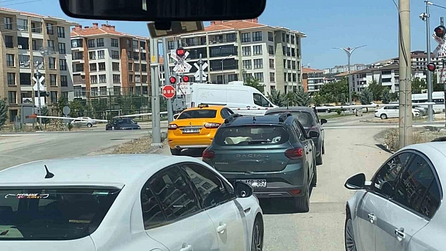 Hemzemin Geçitte Tehlikeli Anlar Kamerada