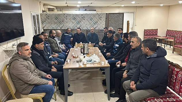 İşçiler Mesaide, Hizmet-İş Sahada: Emekçinin Yanında, Görevinin Başında