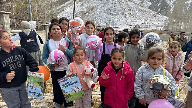 Kadına Yönelik Şiddetle Mücadele Derneği, Van'da  ve Ağrıda Köy Okullarındaki Çocuklarla Ailelerle Buluştu