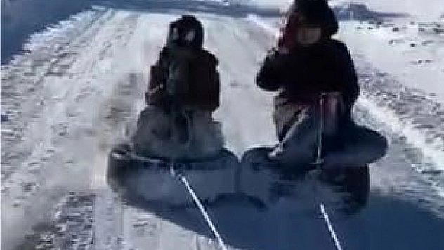 Çocukların Kar Keyfi: Lastiklerle Eğlenceli Kızak Macerası