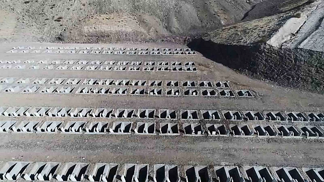 Mezarlar artık bir tıkla ulaşılabilir hale geliyor: Dileyen mezarın fotoğrafını görebilecek, dileyen ise dua okutabilecek .