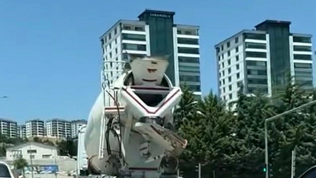 Mikserden Taşan Beton Yola Döküldü