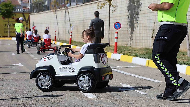 Miniklere Eğlenceli Trafik Eğitimi: Kuralları Uygulayarak Öğrendiler