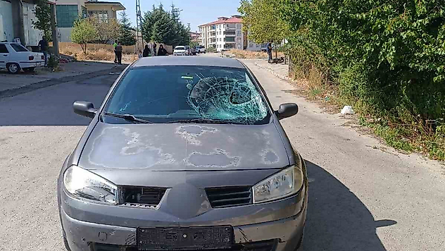 Palu'da Bisikletli Çocuğa Araç Çarptı: Yaralı