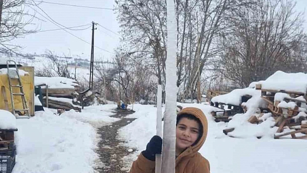 Palu'da Oluşan Buz Sarkıtları Dikkat Çekti