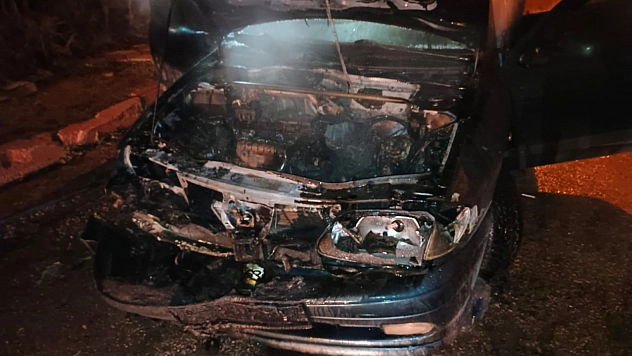 Park Halindeki Otomobilde Korkutan Yangın