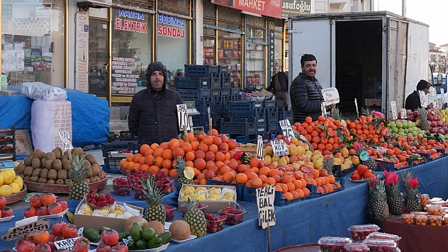 Pazarın Nabzı Ramazan'la Atıyor: Fiyatlar Düştü, Yoğunluk Arttı