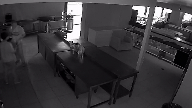 Hırsızlık İçin Girdikleri Kafede Sucuklu Yumurta Yapıp Yediler