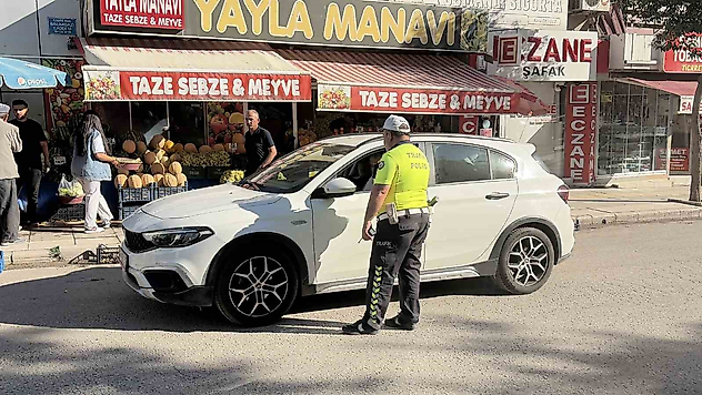 Polislerin Önünde Ters Yöne Giren Sürücüye 10 Bin Lira Ceza