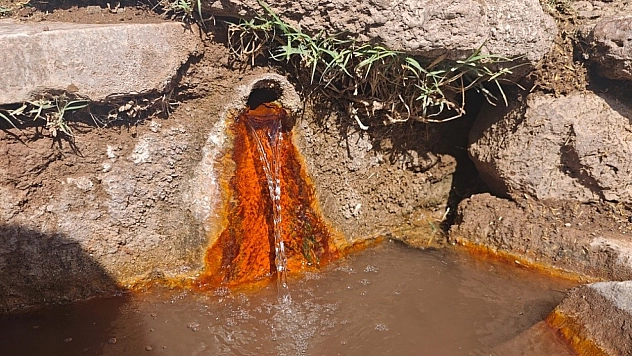 Şifalı suya erişmek isteyen vatandaşlar, kilometrelerce yol kat ediyor