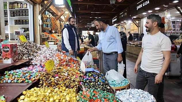 Kapalı Çarşıda Bayram Alışverişi Yoğunluğu