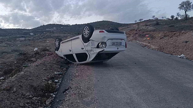 Ters Dönen Otomobildeki Sürücü Olay Yerinden Kaçtı