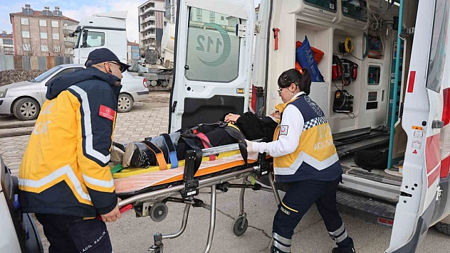 Ters Yöne Giren Araç Servise Çarptı: 9 Öğrenci Yaralandı
