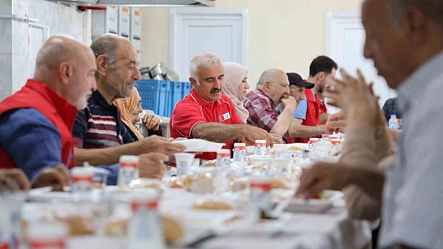 Türk Kızılay'dan Huzurevi Sakinlerine Gönülleri Isıtan Buluşma