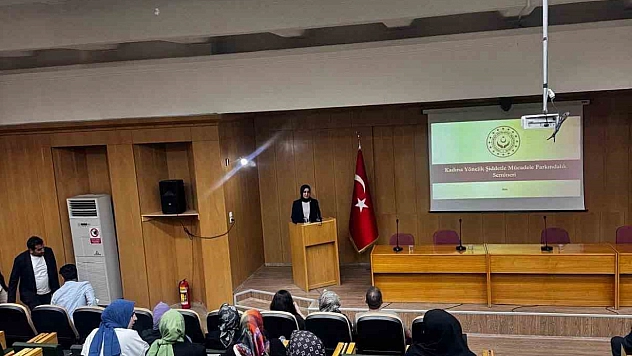 Üniversitelilere Kadına Yönelik Şiddetle Mücadele Eğitimi Verildi