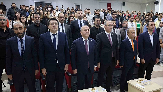 Vali Hatipoğlu: Türkiye, özellikle savunma sanayi ve teknolojik alandaki çalışmalarıyla önemli bir ilerleme kaydetti