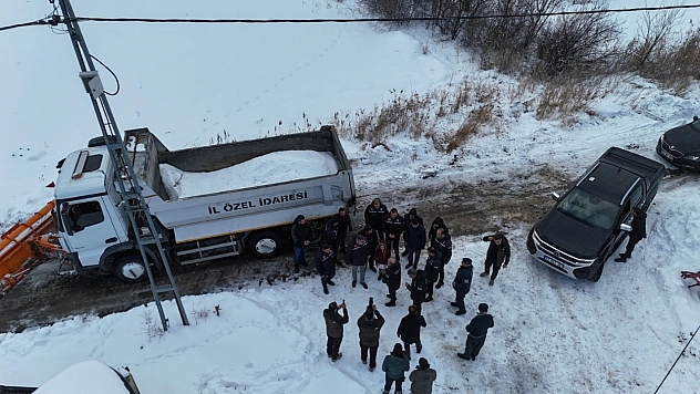 Vali Hatipoğlu'ndan Kar Mesaisi: Köy Yollarında Kesintisiz Mücadele