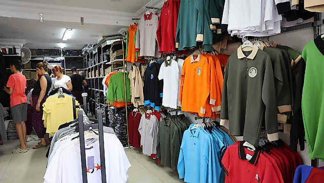 Elazığ'da Velilerin Okul Kıyafeti Yoğunluğu