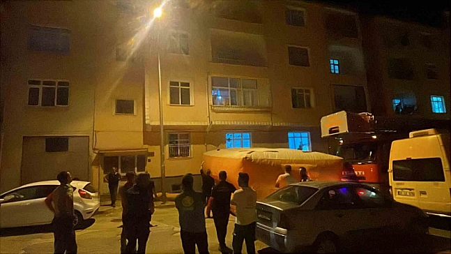 Balkondan Atlamak İsteyen Kişi Polisler Tarafından İkna Edildi