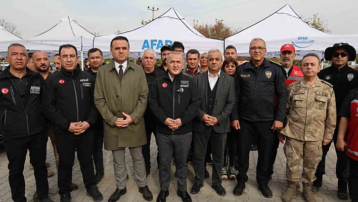 Elazığ Valisi Hatipoğlu, çalışmaların kayıp çocuğun bulunmasına kadar aralıksız devam edeceğini belirtti.
