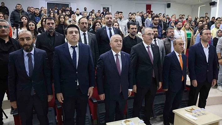 Vali Hatipoğlu: Türkiye, özellikle savunma sanayi ve teknolojik alandaki çalışmalarıyla önemli bir ilerleme kaydetti