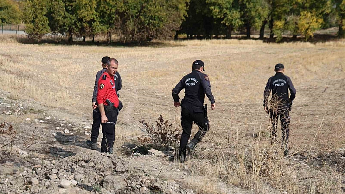 Vali Hatipoğlu kaybolan çocuğun arandığı alanda incelemelerde bulundu