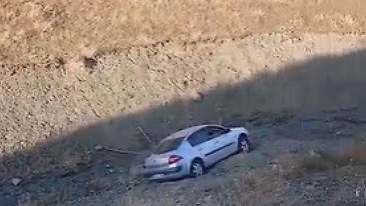 El Freni Unutulan Araç Dereye Uçtu