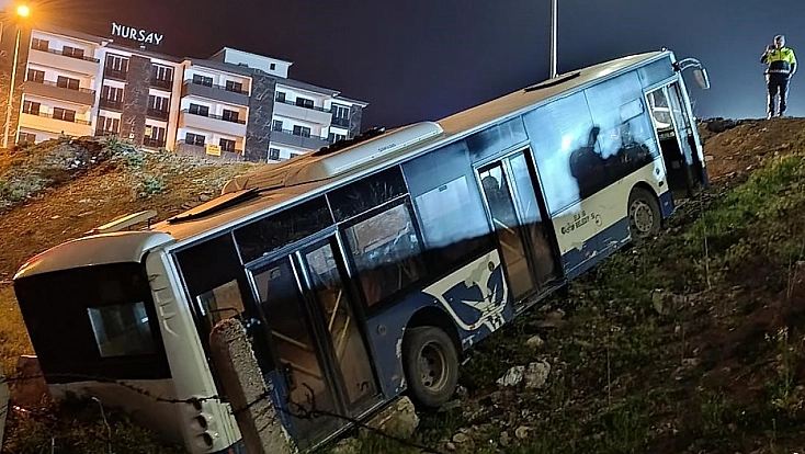 Kontrolden Çıkan Halk Otobüsü Şarampole Devrildi