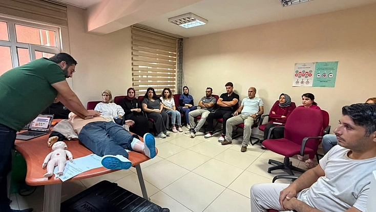 Palu’da Sağlık Çalışanlarına CPR Eğitimi