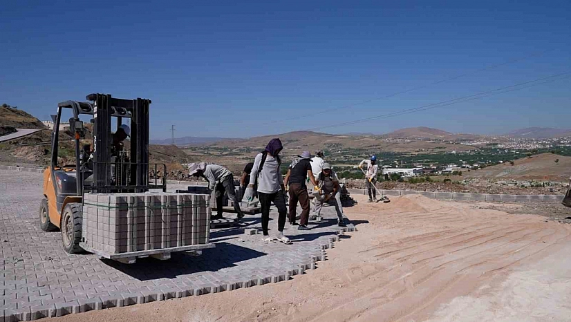 Elazığ Asri Mezarlıkta Kapsamlı Düzenleme Çalışmaları Devam Ediyor