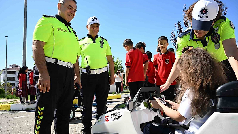 Elazığ'da Minikler Trafik Kurallarını Eğlenerek Öğrendi