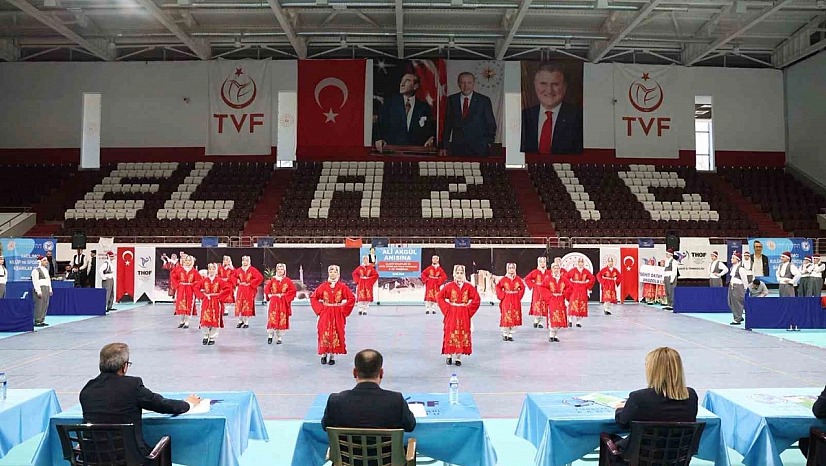 Elazığ'da Geleneksel Ezgiler Yarıştı