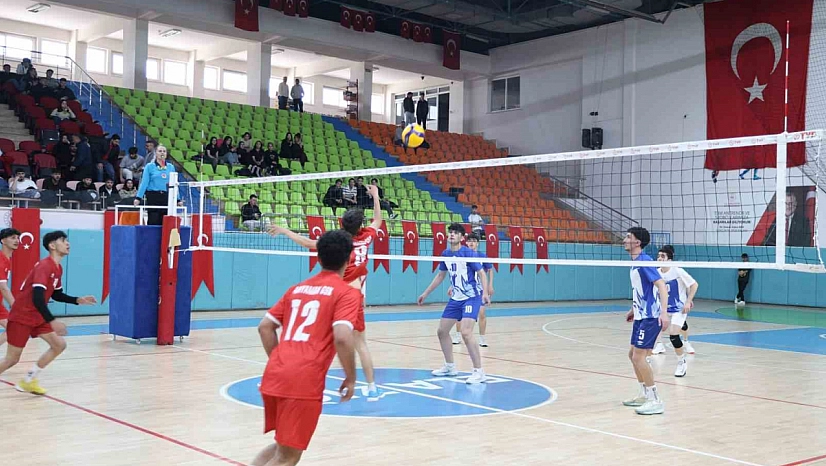 Elazığ'da Genç Erkekler Voleybol Grup Müsabakaları Başladı