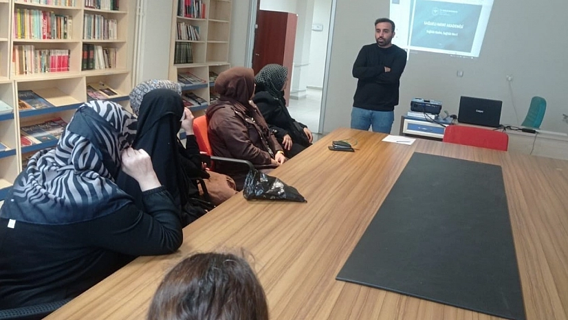 Elazığ'da halka sağlık konusunda bilgilendirme yapıldı.